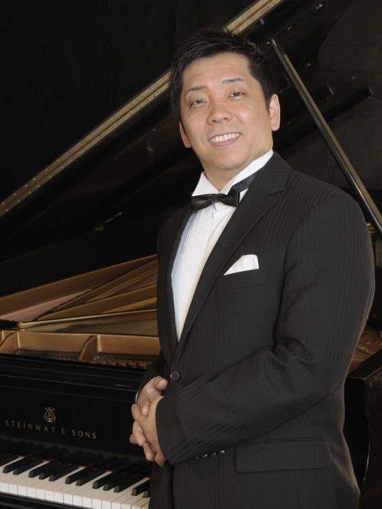 pianist akira eguchi, formal portrait