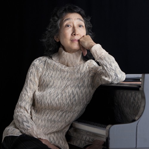Mitsuko Uchida, portrait at piano
