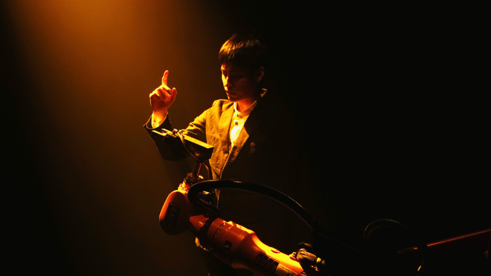 dancer hu chien and robot arm kuka