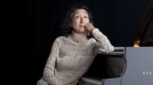 Mitsuko Uchida, portrait at piano